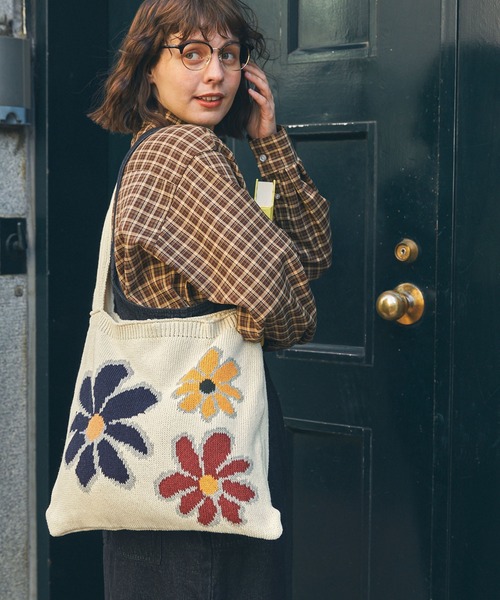 MONO-MART LADY'S（モノマートレディース）の「フラワージャガードニットショルダーバッグ（ショルダーバッグ・レディース・ブラック/アイボリー/ネイビー/グレー・FREE）」の6枚目の写真