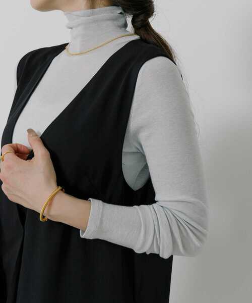 URBAN RESEARCH(アーバンリサーチ)の「ラメタートルネックカットソー(Tシャツ/カットソー・レディース・シルバー/ゴールド・FREE)」の3枚目の写真