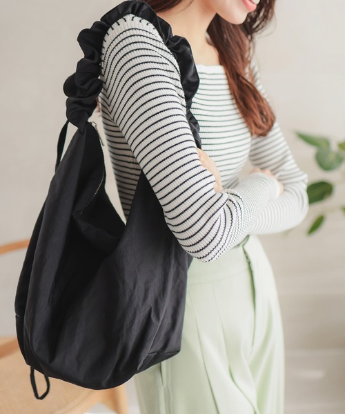KOBE LETTUCE（コウベレタス）の「ショルダーフリルバッグ（ハンドバッグ・レディース・ブラック/アイボリー/ブルー/ベージュ・F）」の6枚目の写真