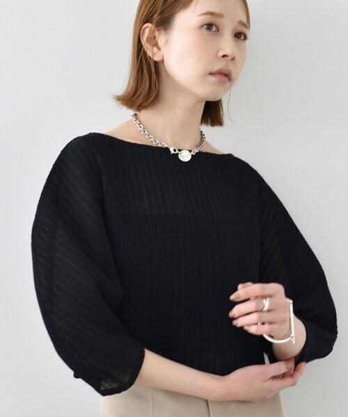 CODE A(コードエー)の「◆sheer pleats tops(Tシャツ/カットソー・レディース・ライトベージュ/ブラック/ホワイト・00)」の2枚目の写真