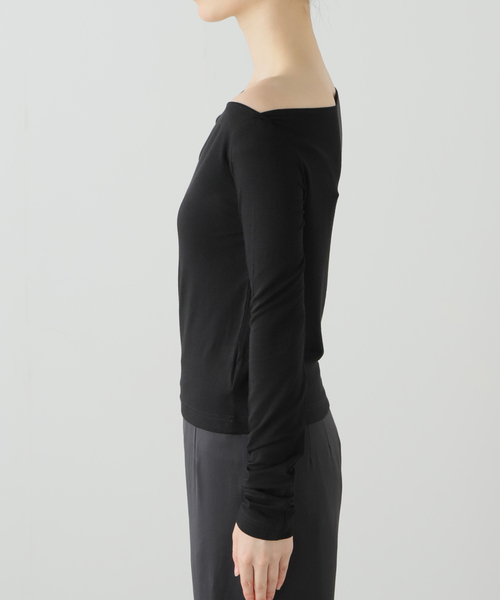 U by SPICK&SPAN（ユーバイスピックアンドスパン）の「ベアテンジクアシメトップス（Tシャツ/カットソー・レディース・ホワイト/ブラック/ベージュ・FREE）」の6枚目の写真