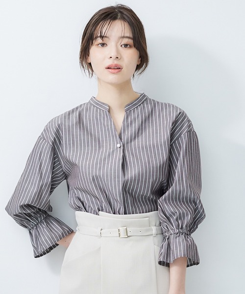 12Twelve Agenda（トゥエルブ　アジェンダ）の「ラメストライプスキッパーキャンディスリーブブラウス（シャツ/ブラウス・レディース・ブラウン/オフホワイト/ブルー/ラベンダー/イエロー/サックスブルー・M）」の2枚目の写真