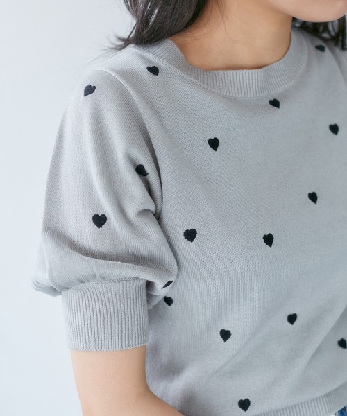 VIS(ビス)の「リネンタッチハート刺繍半袖ニットプルオーバー(ニット/セーター・レディース・キナリ/グレー・FREE)」の7枚目の写真