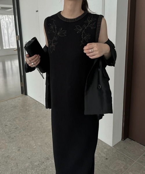 WILLFULLY（ウィルフリー）の「embroidery flower no sleeve knit OP（ワンピース・レディース・タン/ブラック・FREE）」の4枚目の写真