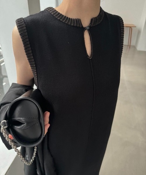 WILLFULLY（ウィルフリー）の「embroidery flower no sleeve