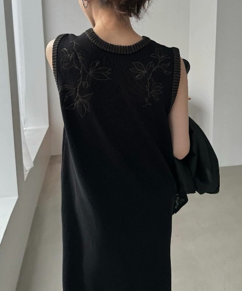 WILLFULLY（ウィルフリー）の「embroidery flower no sleeve knit OP（ワンピース・レディース・タン/ブラック・FREE）」の9枚目の写真