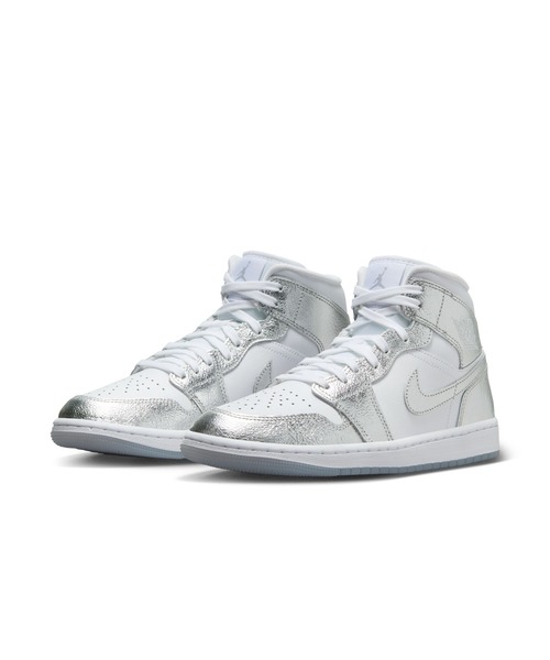 JORDAN BRAND(ジョーダンブランド)の「W AIR JORDAN 1 MID SE FN5031-100(スニーカー・レディース・ホワイト・22.5cm/23.0cm/23.5cm/24.0cm/24.5cm/25.0cm/25.5cm/22.0cm/27.5cm/26.5cm/27.0cm/26.0cm/28.0cm)」の3枚目の写真