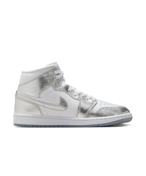 JORDAN BRAND(ジョーダンブランド)の「W AIR JORDAN 1 MID SE FN5031-100(スニーカー・レディース・ホワイト・22.5cm/23.0cm/23.5cm/24.0cm/24.5cm/25.0cm/25.5cm/22.0cm/27.5cm/26.5cm/27.0cm/26.0cm/28.0cm)」の2枚目の写真