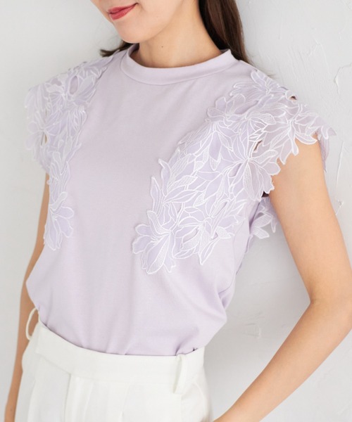 tocco closet(トッコ クローゼット)の「【ZOZO限定】エンブロイダリーフラワーレーススリーブカットソー(Tシャツ/カットソー・レディース・ブラック/オフホワイト/ライラック・M)」の3枚目の写真