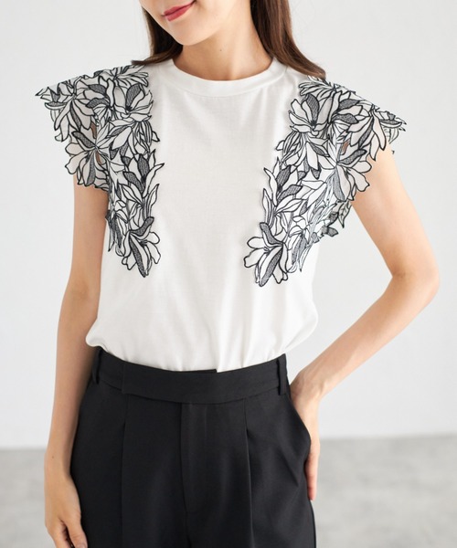 tocco closet(トッコ クローゼット)の「【ZOZO限定】エンブロイダリーフラワーレーススリーブカットソー(Tシャツ/カットソー・レディース・ブラック/オフホワイト/ライラック・M)」の7枚目の写真