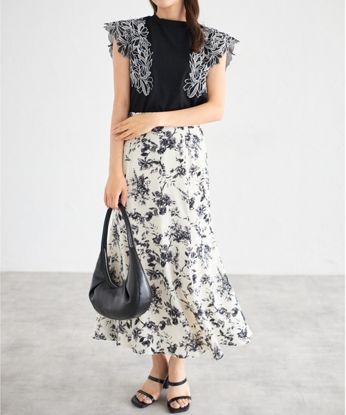tocco closet(トッコ クローゼット)の「【ZOZO限定】エンブロイダリーフラワーレーススリーブカットソー(Tシャツ/カットソー・レディース・ブラック/オフホワイト/ライラック・M)」の11枚目の写真