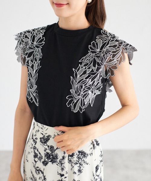 tocco closet(トッコ クローゼット)の「【ZOZO限定】エンブロイダリーフラワーレーススリーブカットソー(Tシャツ/カットソー・レディース・ブラック/オフホワイト/ライラック・M)」の14枚目の写真