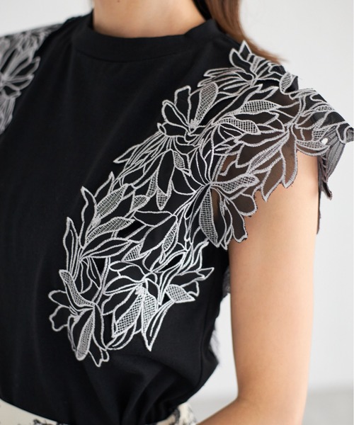tocco closet(トッコ クローゼット)の「【ZOZO限定】エンブロイダリーフラワーレーススリーブカットソー(Tシャツ/カットソー・レディース・ブラック/オフホワイト/ライラック・M)」の18枚目の写真