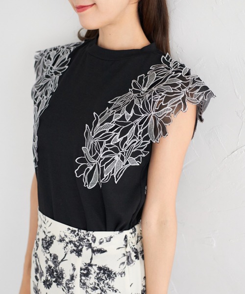 tocco closet(トッコ クローゼット)の「【ZOZO限定】エンブロイダリーフラワーレーススリーブカットソー(Tシャツ/カットソー・レディース・ブラック/オフホワイト/ライラック・M)」の17枚目の写真