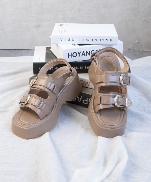 Fabby fabby(ファビィーファビィー)の「厚底2ベルトウエスタンサンダル(サンダル・レディース・ブラック/オフホワイト/ベージュ・SMALL/MEDIUM/LARGE)」の3枚目の写真