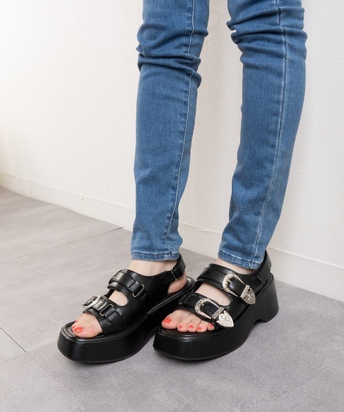 Fabby fabby(ファビィーファビィー)の「厚底2ベルトウエスタンサンダル(サンダル・レディース・ブラック/オフホワイト/ベージュ・SMALL/MEDIUM/LARGE)」の2枚目の写真