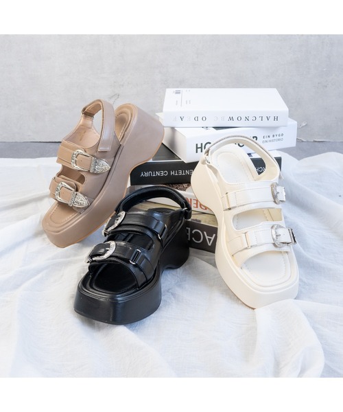 Fabby fabby(ファビィーファビィー)の「厚底2ベルトウエスタンサンダル(サンダル・レディース・ブラック/オフホワイト/ベージュ・SMALL/MEDIUM/LARGE)」の4枚目の写真