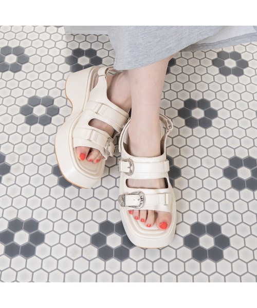 Fabby fabby(ファビィーファビィー)の「厚底2ベルトウエスタンサンダル(サンダル・レディース・ブラック/オフホワイト/ベージュ・SMALL/MEDIUM/LARGE)」の5枚目の写真