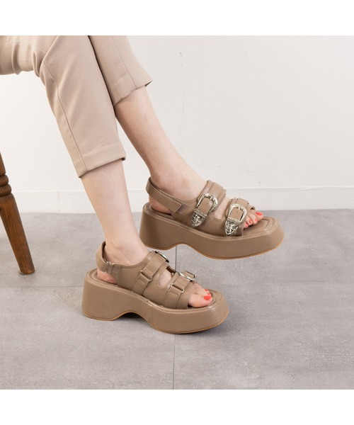 Fabby fabby(ファビィーファビィー)の「厚底2ベルトウエスタンサンダル(サンダル・レディース・ブラック/オフホワイト/ベージュ・SMALL/MEDIUM/LARGE)」の7枚目の写真