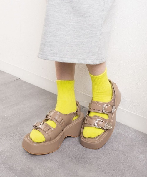 Fabby fabby(ファビィーファビィー)の「厚底2ベルトウエスタンサンダル(サンダル・レディース・ブラック/オフホワイト/ベージュ・SMALL/MEDIUM/LARGE)」の12枚目の写真