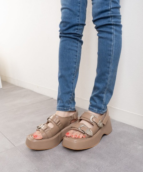 Fabby fabby(ファビィーファビィー)の「厚底2ベルトウエスタンサンダル(サンダル・レディース・ブラック/オフホワイト/ベージュ・SMALL/MEDIUM/LARGE)」の14枚目の写真