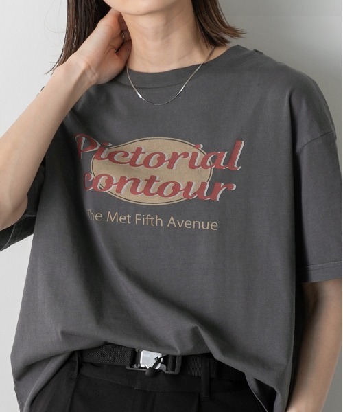 ad thie(アドティエ)の「ヴィンテージ風ロゴ ピグメントTシャツ(Tシャツ/カットソー・レディース・チャコールグレー/ブルー/レッド/ネイビー・FREE)」の7枚目の写真