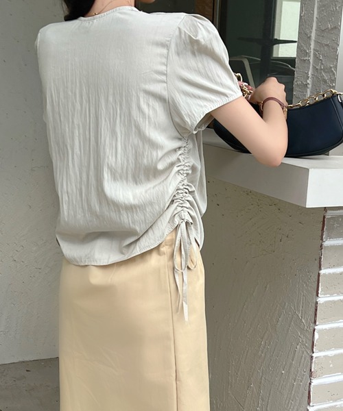 Achic(アシック)の「プリーツブラウスルーズシフォンシャツ(シャツ/ブラウス・レディース・ホワイト/グレイッシュベージュ/グレー・M)」の5枚目の写真