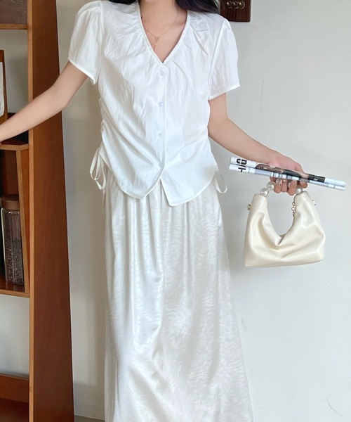 Achic(アシック)の「プリーツブラウスルーズシフォンシャツ(シャツ/ブラウス・レディース・ホワイト/グレイッシュベージュ/グレー・M)」の15枚目の写真