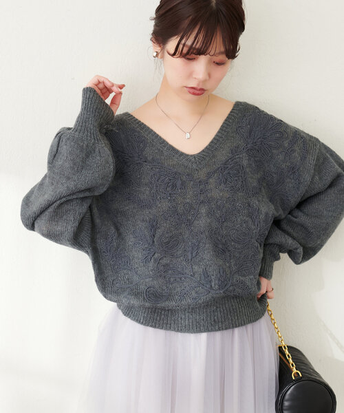 natural couture(ナチュラルクチュール)の「天竺刺繍ニット(ニット/セーター・レディース・アイボリー/ライトベージュ/チャコールグレー/オレンジ・FREE)」の12枚目の写真