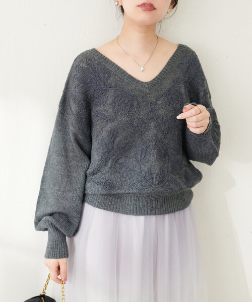 natural couture(ナチュラルクチュール)の「天竺刺繍ニット(ニット/セーター・レディース・アイボリー/ライトベージュ/チャコールグレー/オレンジ・FREE)」の11枚目の写真