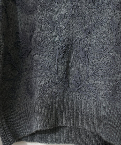natural couture(ナチュラルクチュール)の「天竺刺繍ニット(ニット/セーター・レディース・アイボリー/ライトベージュ/チャコールグレー/オレンジ・FREE)」の14枚目の写真
