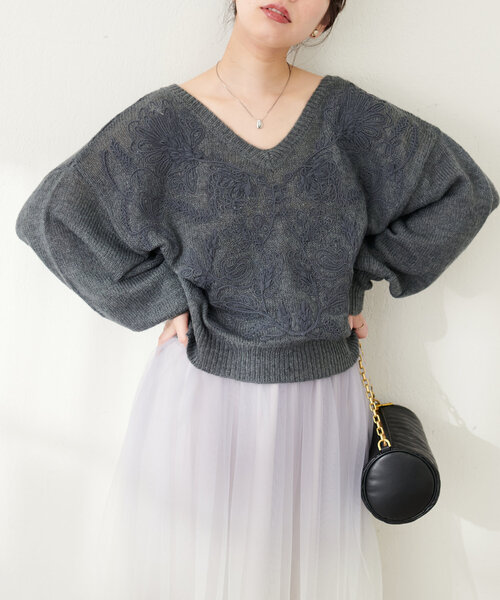 natural couture(ナチュラルクチュール)の「天竺刺繍ニット(ニット/セーター・レディース・アイボリー/ライトベージュ/チャコールグレー/オレンジ・FREE)」の10枚目の写真