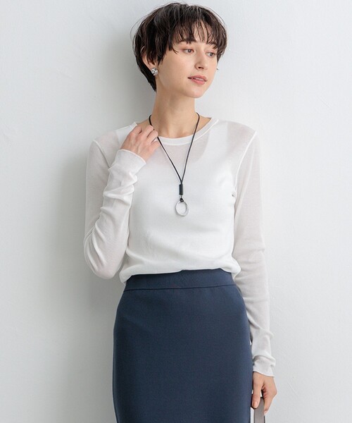 23区(ニジュウサンク)の「【SLOW/一部店舗限定】シアーリブロンTEE クルーネック カットソー(Tシャツ/カットソー・レディース・ライトグレー系/ブラック系/ホワイト系/スモーキーグリーン系・44/46)」の2枚目の写真