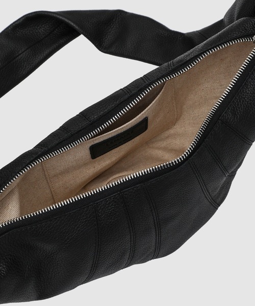 LEMAIRE（ルメール）の「SMALL CROISSANT BAG（ショルダーバッグ・レディース・ブラック/カーキ/グレー/ブラウン・OS）」の8枚目の写真