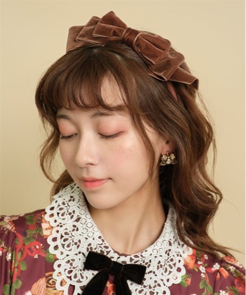 axes femme kawaii(アクシーズファムカワイイ)の「ベロアリボンカチューシャ(カチューシャ・レディース・ブラック/モカ/ワイン・FREE)」の2枚目の写真