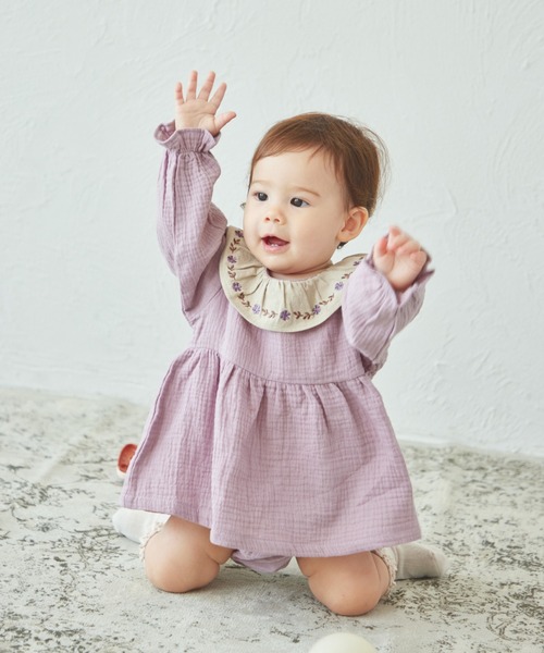 pairmanon（ペアマノン）の「【ベビー】フリル衿 刺繍 セットアップ（その他ベビーウェア・キッズ・カーキ/ラベンダー/ブルー・80/70）」の3枚目の写真