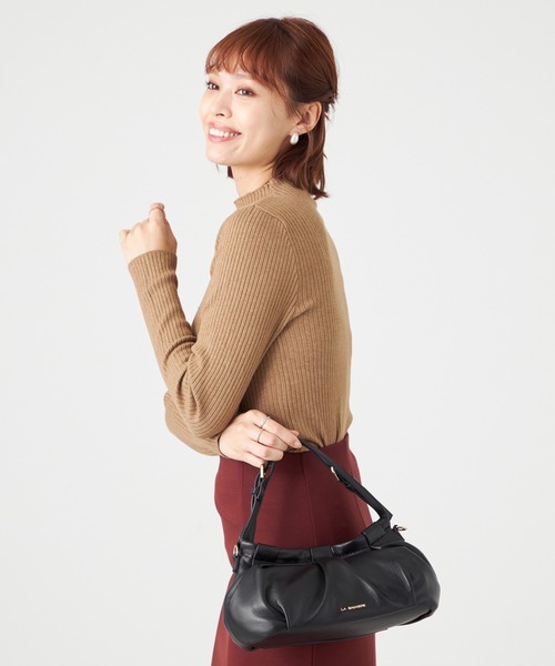 LA BAGAGERIE（ラバガジェリー）の「シープレザー　ギャザーミニバッグ（ショルダーバッグ・レディース・ピンク/シルバー系その他/オレンジ/グレイッシュベージュ/ブラック・FREE）」の18枚目の写真