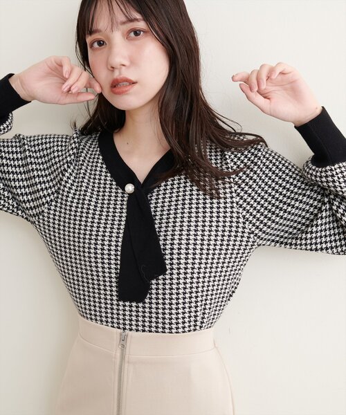 natural couture(ナチュラルクチュール)の「配色使いパール付きボウタイニット(ニット/セーター・レディース・アイボリー/サックスブルー/ボルドー/モカ/その他1・FREE)」の5枚目の写真