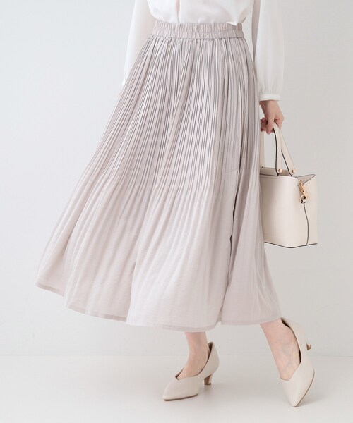 SHOO・LA・RUE（シューラルー）の「【セレモニーにも】ひらりと揺れる上品シルエット サテンプリーツスカート（スカート・レディース・チャコールグレー/ライトグレー/ブラック・00）」の3枚目の写真