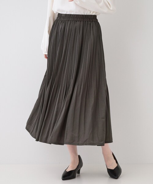 SHOO・LA・RUE（シューラルー）の「【セレモニーにも】ひらりと揺れる上品シルエット サテンプリーツスカート（スカート・レディース・チャコールグレー/ライトグレー/ブラック・00）」の19枚目の写真