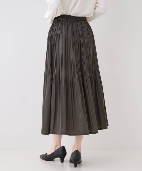 セレモニーにも】ひらりと揺れる上品シルエット サテンプリーツ