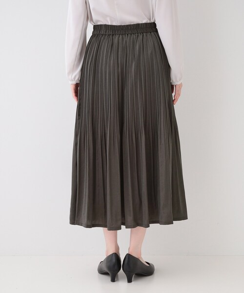 セレモニーにも】ひらりと揺れる上品シルエット サテンプリーツ