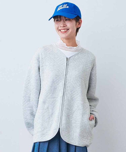 Live in comfort(リブインコンフォート)の「リブ イン コンフォート 季節の変わり目に大活躍する ふかふかキルティングカットソーブルゾン(ブルゾン・レディース・ライトカーキ/チャコールグレー/ブルー/オートミール・S/M/L/LL/3L/4L)」の3枚目の写真