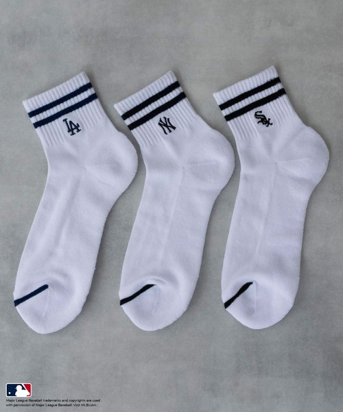 MLB(メジャーリーグベースボール)の「【3足組】ワンポイントロゴラインソックス(クォーター丈)(ソックス/靴下・メンズ・ホワイト/ブラック・25-27CM)」の1枚目の写真