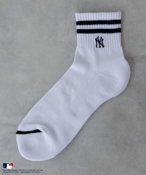 MLB(メジャーリーグベースボール)の「【3足組】ワンポイントロゴラインソックス(クォーター丈)(ソックス/靴下・メンズ・ホワイト/ブラック・25-27CM)」の4枚目の写真