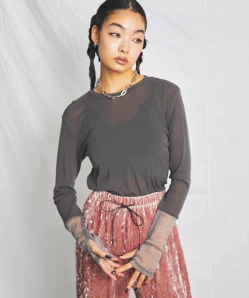 uyu.(ウユ)の「パワーメッシュシアーラメ混カットソー【ウユ/uyu.】(Tシャツ/カットソー・レディース・ブラック/チャコールグレー・FREE)」の19枚目の写真