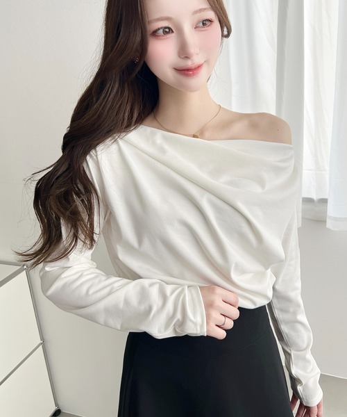 moment+(モーメントプラス)の「オフショルドレープ長袖プルオーバー(Tシャツ/カットソー・レディース・杢グレー/グレイッシュベージュ/イエロー/ブラック/オフホワイト/サックスブルー/ピンク・M/L)」の17枚目の写真