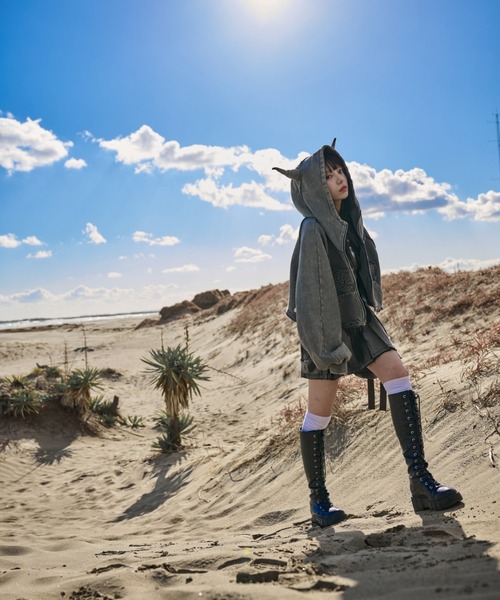 REFLEM(レフレム)の「『REFLEM/レフレム』ツノ付きクロップドZIPパーカー/ジップアップパーカー(パーカー・レディース・チャコールグレー/ブラック・FREE)」の15枚目の写真