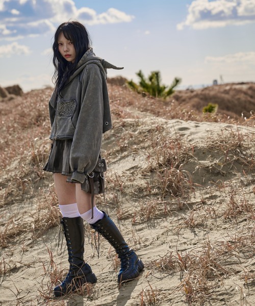 REFLEM(レフレム)の「『REFLEM/レフレム』ツノ付きクロップドZIPパーカー/ジップアップパーカー(パーカー・レディース・チャコールグレー/ブラック・FREE)」の13枚目の写真