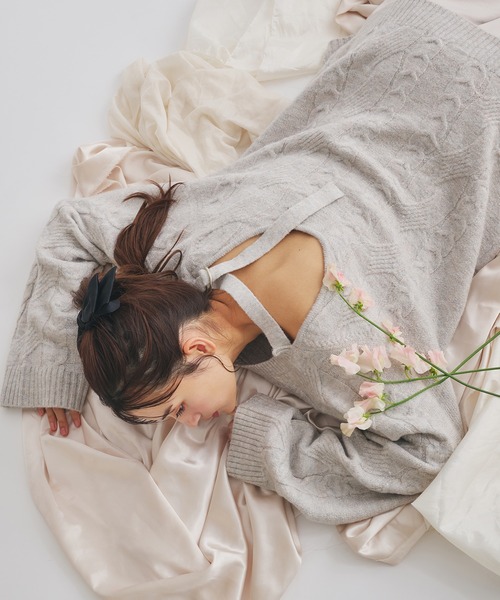 fupel（フぺル）の「back open 2way mix cable knit / バックオープン 2way ミックスケーブルニット（ニット/セーター・レディース・ピンク/ライトグレー・FREE）」の9枚目の写真